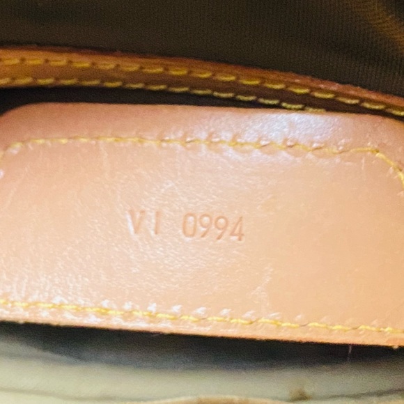 Louis Vuitton Monogram Evasion Unisex - Picture 12 of 14